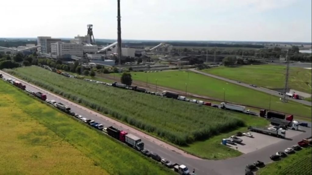 Poles have been waiting in queues for coal for several days